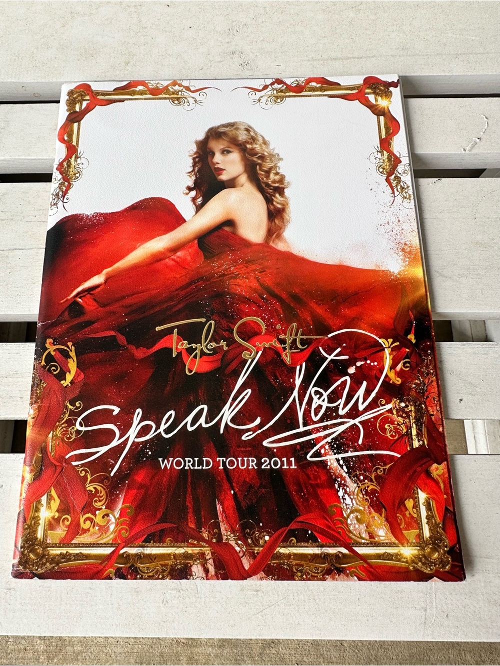 Taylor Swift World Tour Program 2011 - Picture 2 of 6